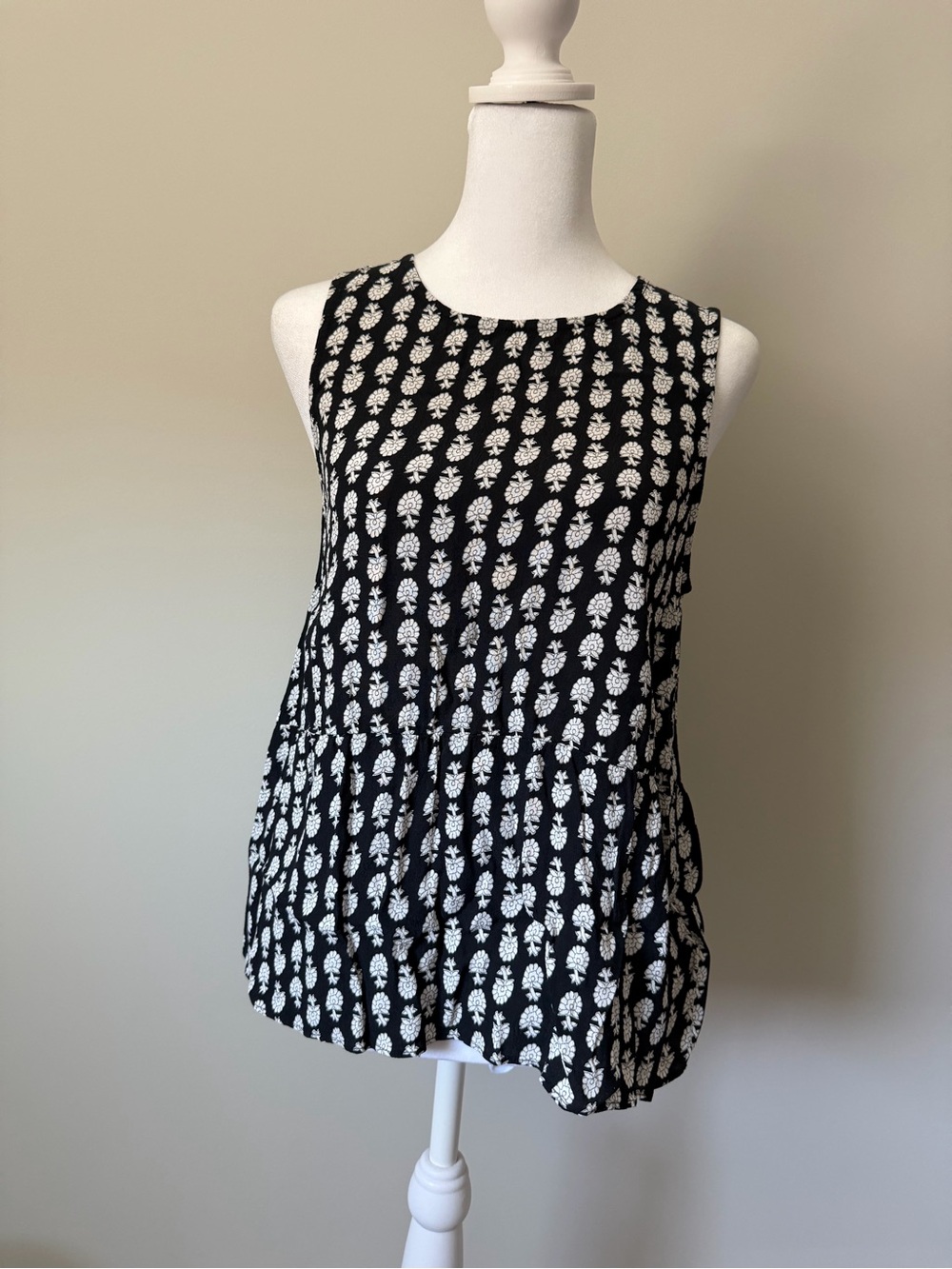 NWOT Madewell Black and White Sleeveless Printed Peplum Top Size S